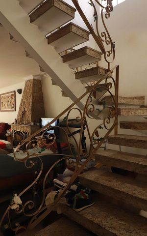 Casa à venda com 283m², 4 quartos e 2 vagasSala