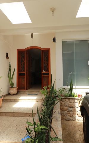 Casa à venda com 283m², 4 quartos e 2 vagasGaragem