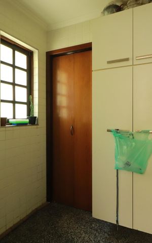 Casa à venda com 283m², 4 quartos e 2 vagasDespensa