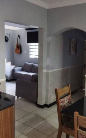 Casa à venda com 100m², 4 quartos e 4 vagas