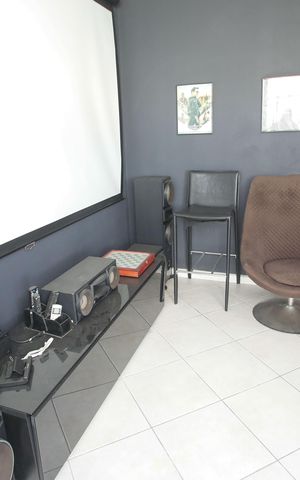 Apartamento à venda com 167m², 4 quartos e 2 vagas Apartamento à venda com 167m², 4 quartos e 2 vagasSala de TV