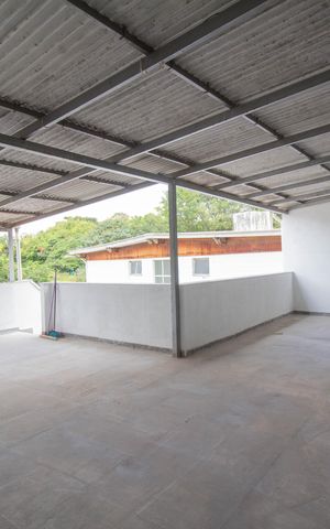 Casa à venda com 251m², 3 quartos e 3 vagas Casa à venda com 251m², 3 quartos e 3 vagasSalão