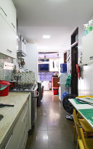 Apartamento à venda com 173m², 4 quartos e 4 vagas Apartamento à venda com 173m², 4 quartos e 4 vagasCozinha