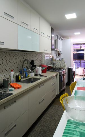 Apartamento à venda com 173m², 4 quartos e 4 vagas Apartamento à venda com 173m², 4 quartos e 4 vagasCozinha