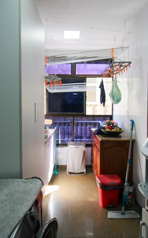 Apartamento à venda com 173m², 4 quartos e 4 vagas Apartamento à venda com 173m², 4 quartos e 4 vagasCozinha e Área de Serviço