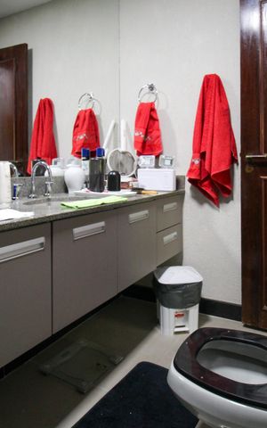 Apartamento à venda com 173m², 4 quartos e 4 vagas Apartamento à venda com 173m², 4 quartos e 4 vagasBanheiro Social