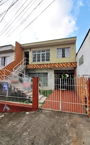 Casa à venda com 308m², 4 quartos e 3 vagasFachada 