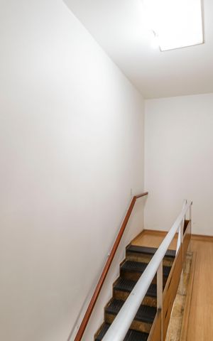 Casa para alugar com 270m², 4 quartos e 5 vagas Casa para alugar com 270m², 4 quartos e 5 vagasCorredor