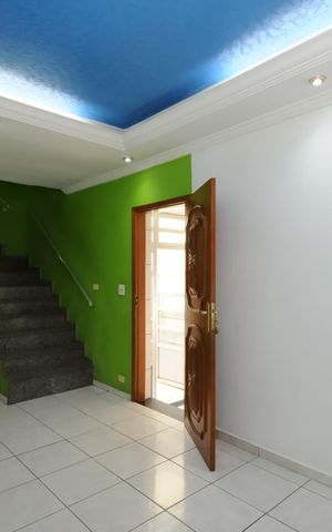 Casa à venda com 150m², 3 quartos e 2 vagas Casa à venda com 150m², 3 quartos e 2 vagasSala