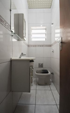 Casa à venda com 150m², 3 quartos e 2 vagas Casa à venda com 150m², 3 quartos e 2 vagasLavabo
