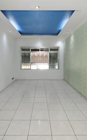 Casa à venda com 150m², 3 quartos e 2 vagas Casa à venda com 150m², 3 quartos e 2 vagasSala