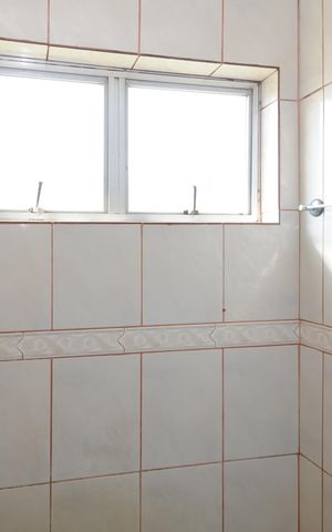 Casa à venda com 150m², 3 quartos e 2 vagas Casa à venda com 150m², 3 quartos e 2 vagasBanheiro Social