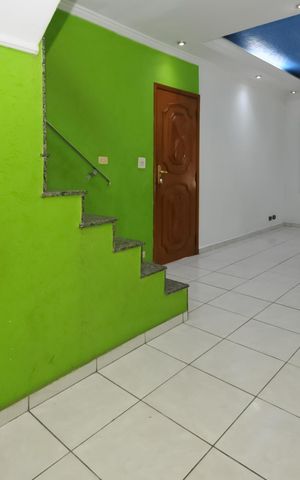 Casa à venda com 150m², 3 quartos e 2 vagas Casa à venda com 150m², 3 quartos e 2 vagasSala