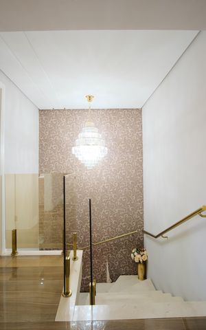 Casa para alugar com 450m², 4 quartos e 5 vagasEscada
