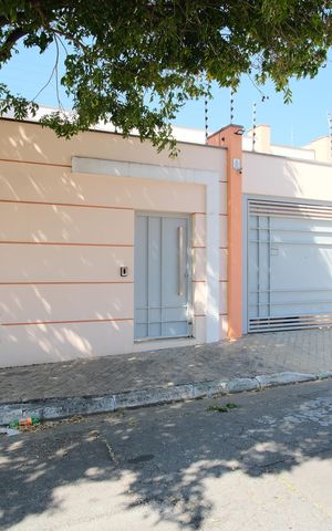 Casa para alugar com 450m², 4 quartos e 5 vagasFachada
