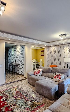 Apartamento à venda com 188m², 4 quartos e 3 vagas Apartamento à venda com 188m², 4 quartos e 3 vagasSala