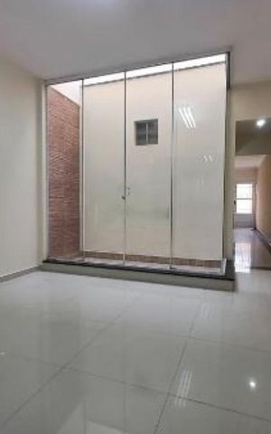 Casa à venda com 134m², 3 quartos e 3 vagas
