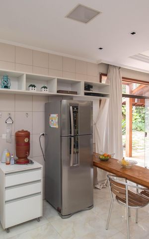 Casa para alugar com 320m², 3 quartos e 3 vagas Casa para alugar com 320m², 3 quartos e 3 vagasCozinha