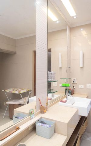 Casa para alugar com 320m², 3 quartos e 3 vagas Casa para alugar com 320m², 3 quartos e 3 vagasBanheiro da Suíte 1