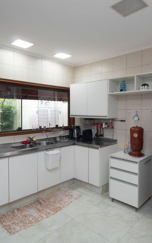 Casa para alugar com 320m², 3 quartos e 3 vagas Casa para alugar com 320m², 3 quartos e 3 vagasCozinha