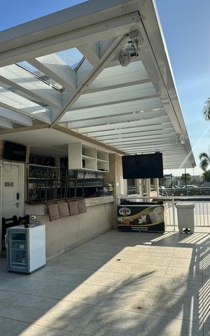 Apartamento à venda com 174m², 3 quartos e 2 vagas Apartamento à venda com 174m², 3 quartos e 2 vagasÁrea comum - Bar