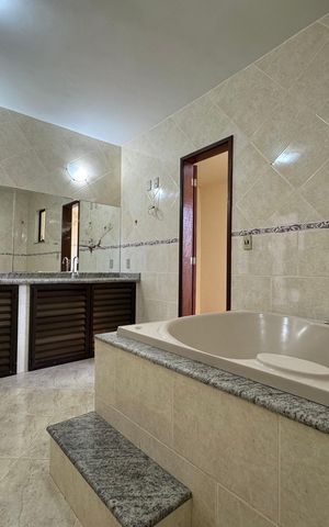 Apartamento à venda com 220m², 3 quartos e 3 vagas Apartamento à venda com 220m², 3 quartos e 3 vagasSuíte - Banheiro