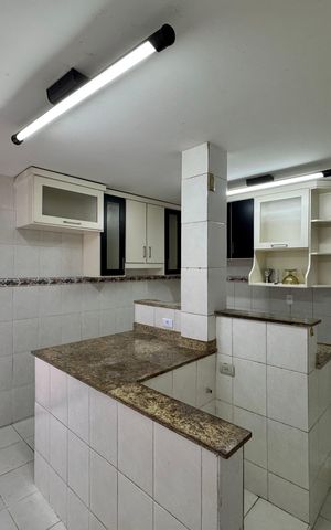 Apartamento à venda com 220m², 3 quartos e 3 vagas Apartamento à venda com 220m², 3 quartos e 3 vagasCozinha