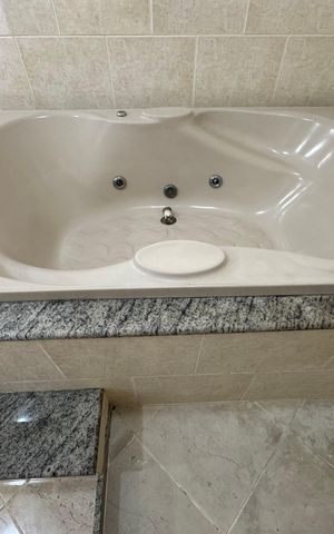 Apartamento à venda com 220m², 3 quartos e 3 vagas Apartamento à venda com 220m², 3 quartos e 3 vagasSuíte - Banheiro