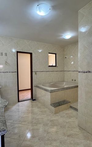 Apartamento à venda com 220m², 3 quartos e 3 vagas Apartamento à venda com 220m², 3 quartos e 3 vagasSuíte - Banheiro