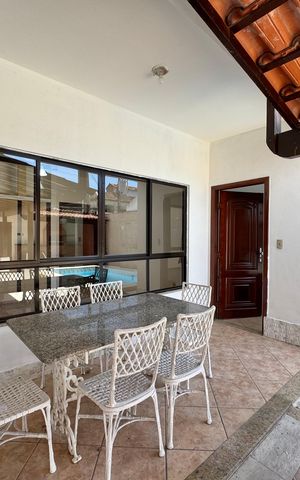 Apartamento à venda com 220m², 3 quartos e 3 vagas Apartamento à venda com 220m², 3 quartos e 3 vagasÁrea externa