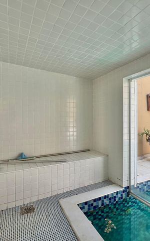 Casa de condomínio para alugar com 550m², 6 quartos e 6 vagas Casa de condomínio para alugar com 550m², 6 quartos e 6 vagasÁrea externa