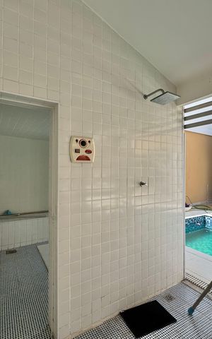 Casa de condomínio para alugar com 550m², 6 quartos e 6 vagas Casa de condomínio para alugar com 550m², 6 quartos e 6 vagasÁrea externa
