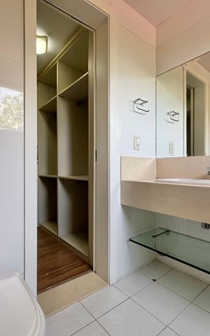 Casa de condomínio para alugar com 550m², 6 quartos e 6 vagas Casa de condomínio para alugar com 550m², 6 quartos e 6 vagasSuíte 2 - Banheiro