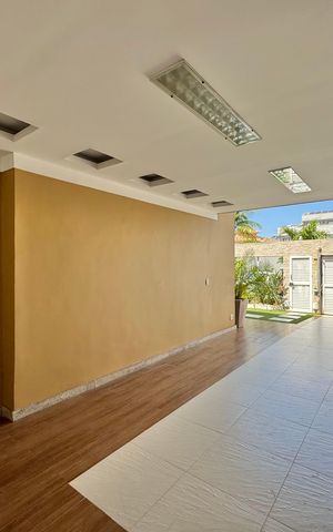 Casa de condomínio para alugar com 550m², 6 quartos e 6 vagas Casa de condomínio para alugar com 550m², 6 quartos e 6 vagasÁrea externa