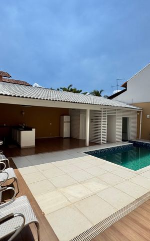 Casa de condomínio para alugar com 550m², 6 quartos e 6 vagas Casa de condomínio para alugar com 550m², 6 quartos e 6 vagasÁrea externa
