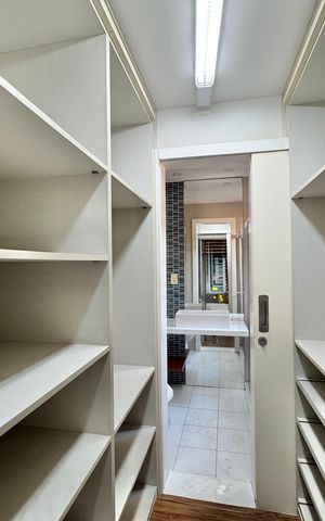 Casa de condomínio para alugar com 550m², 6 quartos e 6 vagas Casa de condomínio para alugar com 550m², 6 quartos e 6 vagasSuíte 3 - Closet