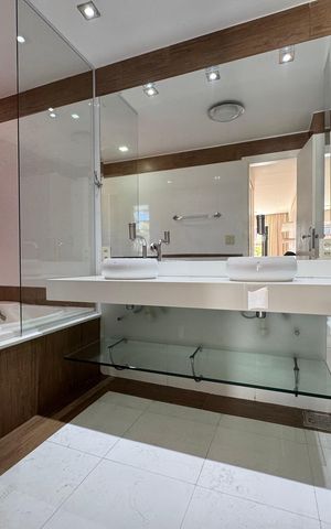 Casa de condomínio para alugar com 550m², 6 quartos e 6 vagas Casa de condomínio para alugar com 550m², 6 quartos e 6 vagasSuíte 4 - Banheiro