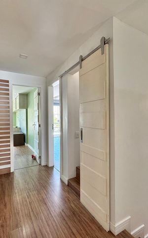 Casa de condomínio para alugar com 550m², 6 quartos e 6 vagas Casa de condomínio para alugar com 550m², 6 quartos e 6 vagasHall Íntimo