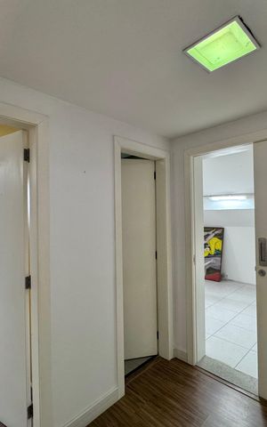 Casa de condomínio para alugar com 550m², 6 quartos e 6 vagas Casa de condomínio para alugar com 550m², 6 quartos e 6 vagasSótão - Hall