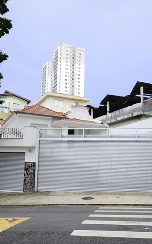 Casa para alugar com 190m², 4 quartos e 4 vagasFachada