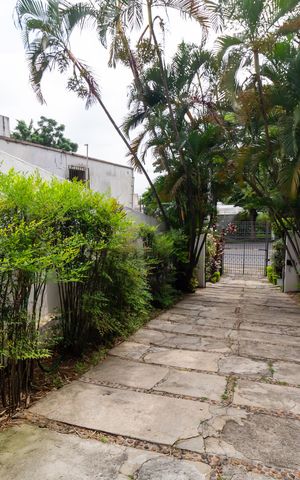 Casa à venda com 208m², 6 quartos e 4 vagas Casa à venda com 208m², 6 quartos e 4 vagasQuintal