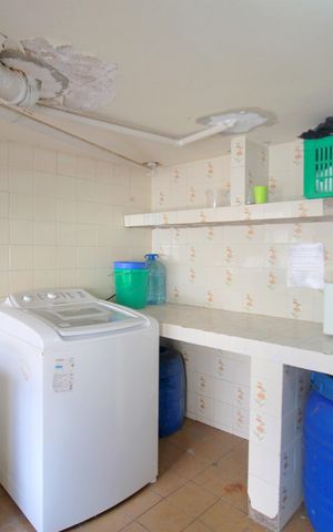 Casa à venda com 357m², 8 quartos e 3 vagasLavanderia