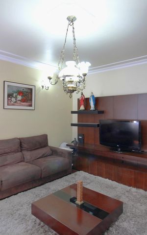 Casa à venda com 357m², 8 quartos e 3 vagasSala