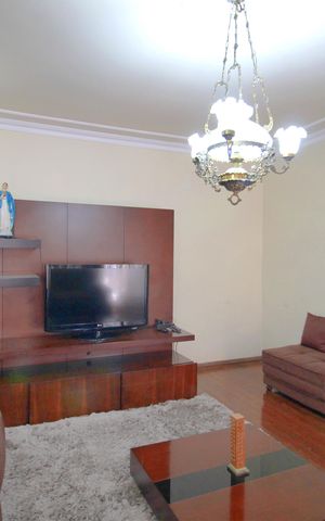 Casa à venda com 357m², 8 quartos e 3 vagasSala