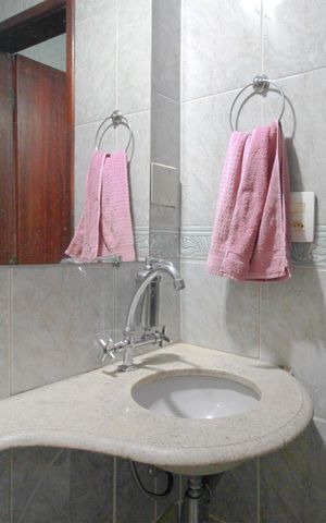 Casa à venda com 357m², 8 quartos e 3 vagasBanheiro 3