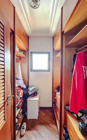 Apartamento à venda com 200m², 3 quartos e 2 vagasCloset da suíte 3