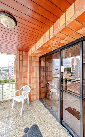 Apartamento à venda com 200m², 3 quartos e 2 vagasVaranda