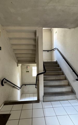 Apartamento para alugar com 62m², 2 quartos e 1 vaga Apartamento para alugar com 62m², 2 quartos e 1 vagaÁrea comum - Escada