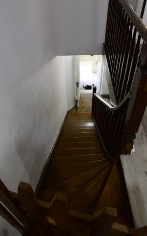 Casa à venda com 180m², 4 quartos e 1 vagaEscada