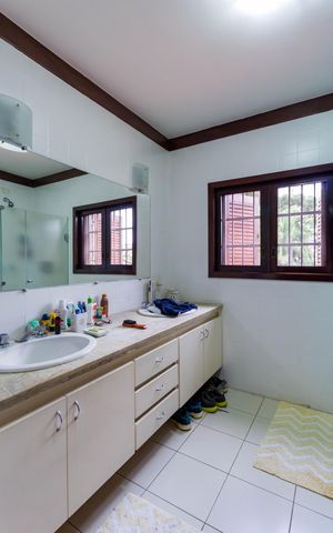 Casa para alugar com 430m², 5 quartos e 4 vagas Casa para alugar com 430m², 5 quartos e 4 vagasBanheiro da Suíte
